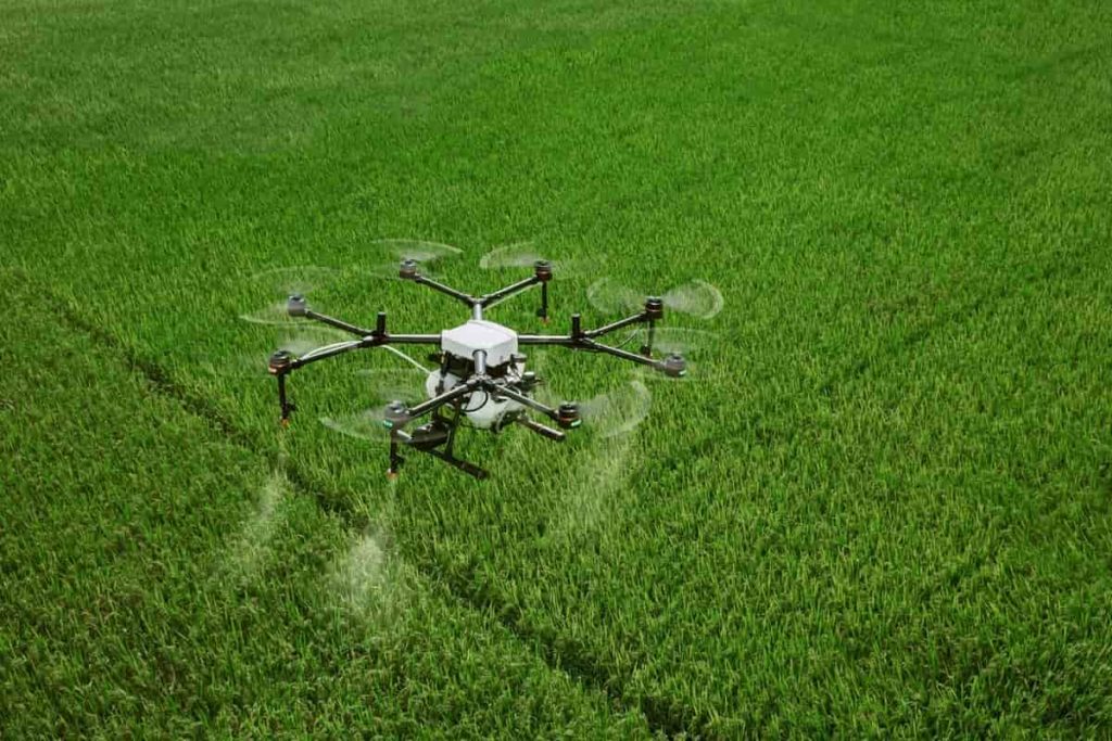 Intelligent spraying using drones